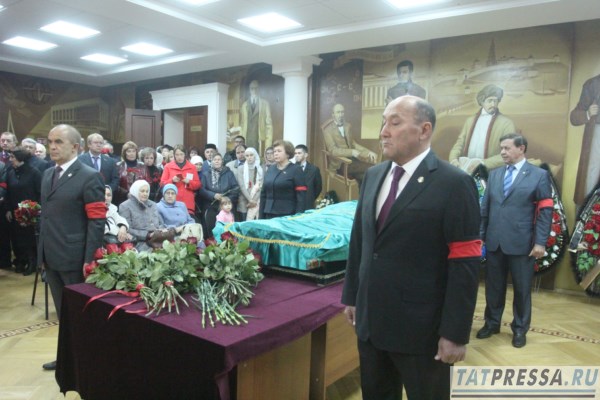 В Казани простились с известным ученым и общественным деятелем Азатом Зиятдиновым (ФОТОРЕПОРТАЖ)