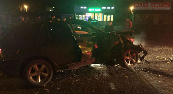 Ночная погоня в Казани: водитель BMW снес 3 дерева, вылетев с дороги (ФОТО)