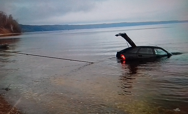 18-летний водитель «Лады» утопил авто в Волге в Татарстане (ФОТО)