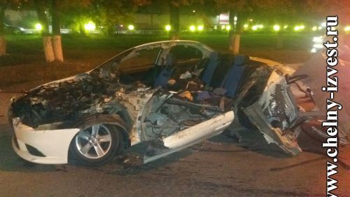 Легковушка и грузовик столкнулись в Татарстане: один из водителей погиб (ФОТО, ВИДЕО)