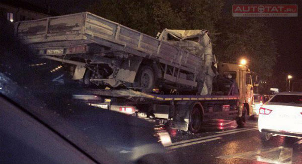 Появилось ВИДЕО аварии с участием Газели, Лады в Казани, где несколько автомобилей зацыпало цементом