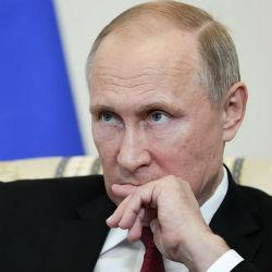 Путин снизил президентскую зарплату на 2018 год