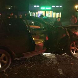 Ночная погоня в Казани: водитель BMW снес 3 дерева, вылетев с дороги (ФОТО)