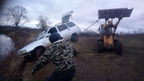 В Татарстане автомобиль вылетел в реку, три человека погибли и один пропал (ФОТО)