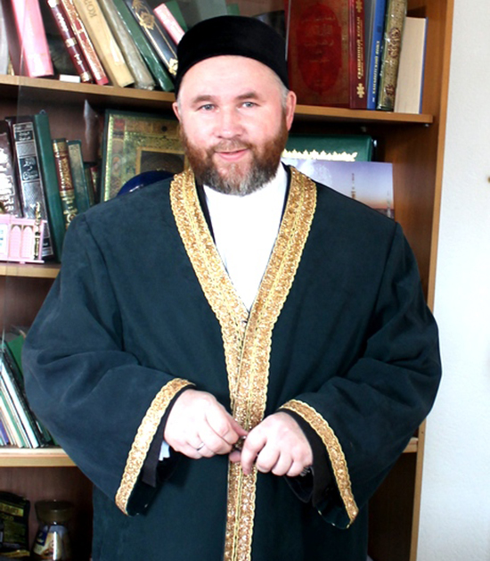 Рустам Минниханов подарил квартиру муфтию из Алтая