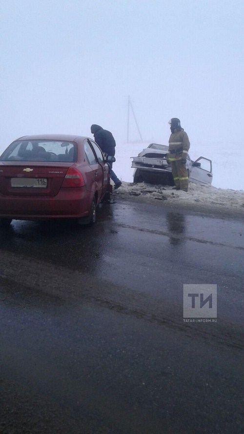 Мать и четырехлетняя дочь пострадали при столкновении двух авто в Татарстане (ФОТО)