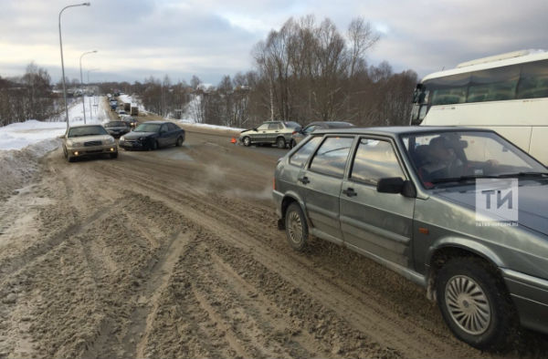 В Татарстане на трассе столкнулись три легковушки (ФОТО)