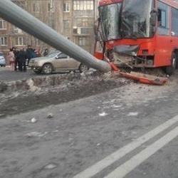 Появилось ВИДЕО с места крупной аварии с автобусом в Казани