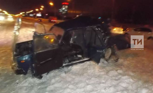 В ночной аварии в Казани пять человек пострадали и один погиб (ФОТО)