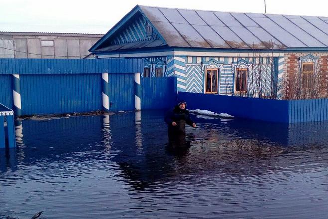 В селе Большие Кокузы Апастовского района талыми водами затопило жилой дом (ФОТО)