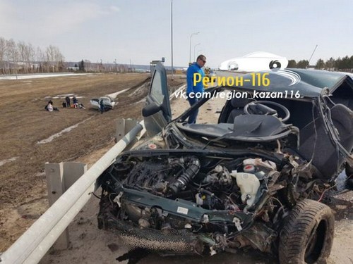 Жуткое ДТП в Татарстане: автомобиль превратился в груду металла (ФОТО)