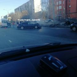 Появились ФОТО серьезной аварии на улице Зорге в Казани