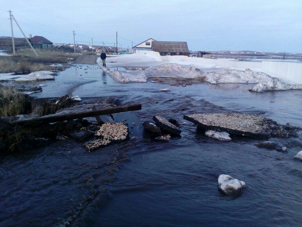 В селе Большие Кокузы Апастовского района талыми водами затопило жилой дом (ФОТО)