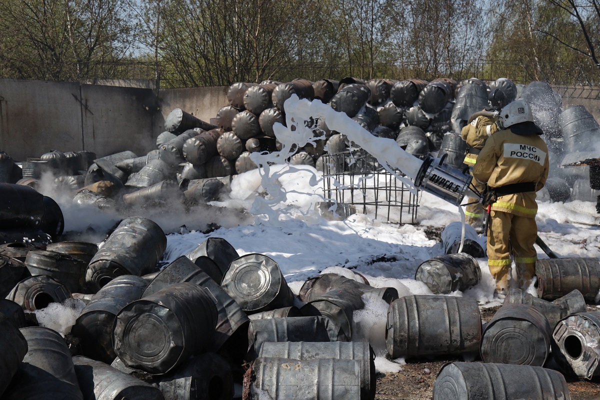 В Казани выясняют причины и ущерб от пожара на территории ЖБИ-3 (ФОТО, ВИДЕО)