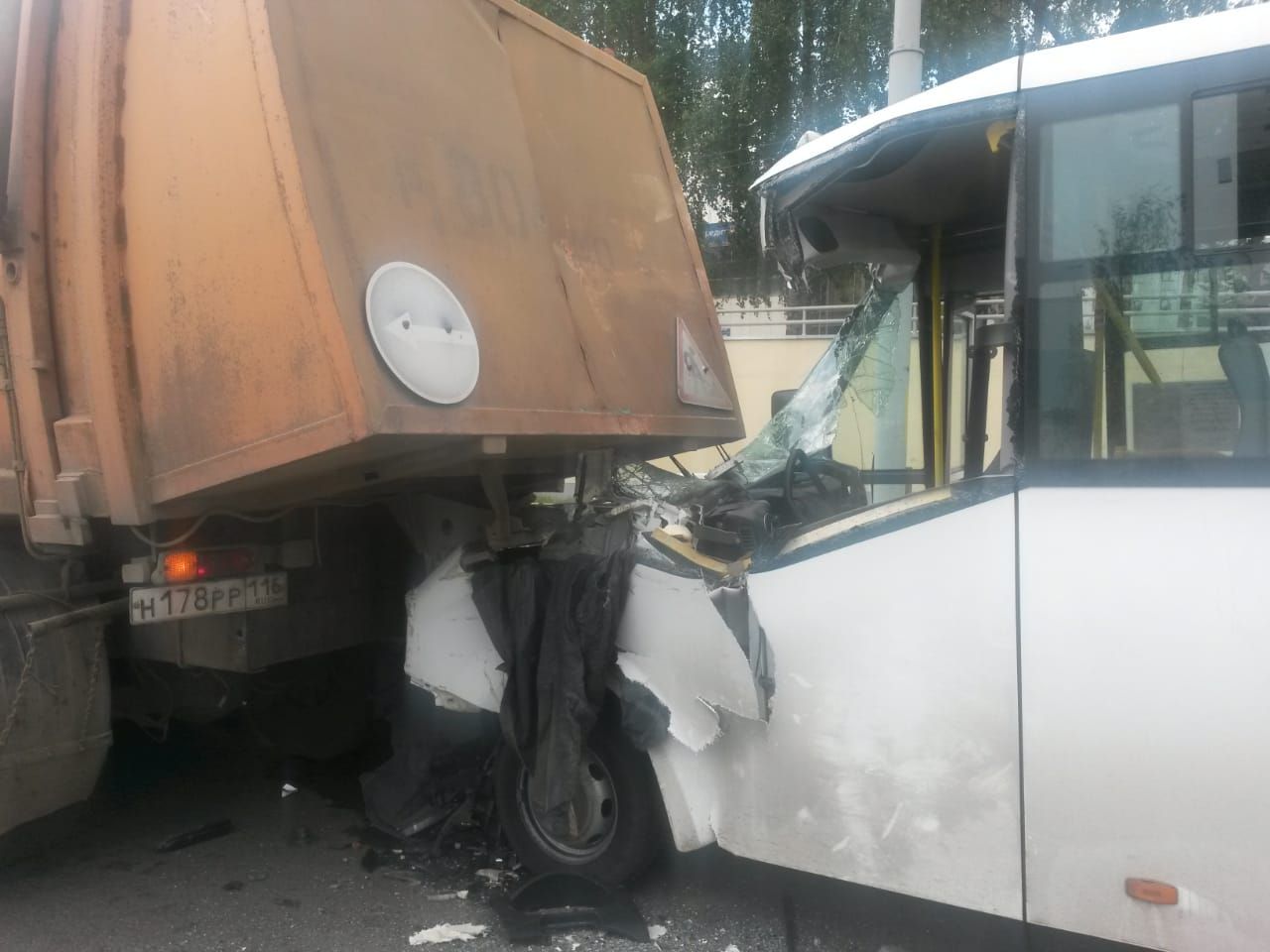 Шесть человек пострадали при столкновении «Газели» с «КАМАЗом» в Челнах (ФОТО)