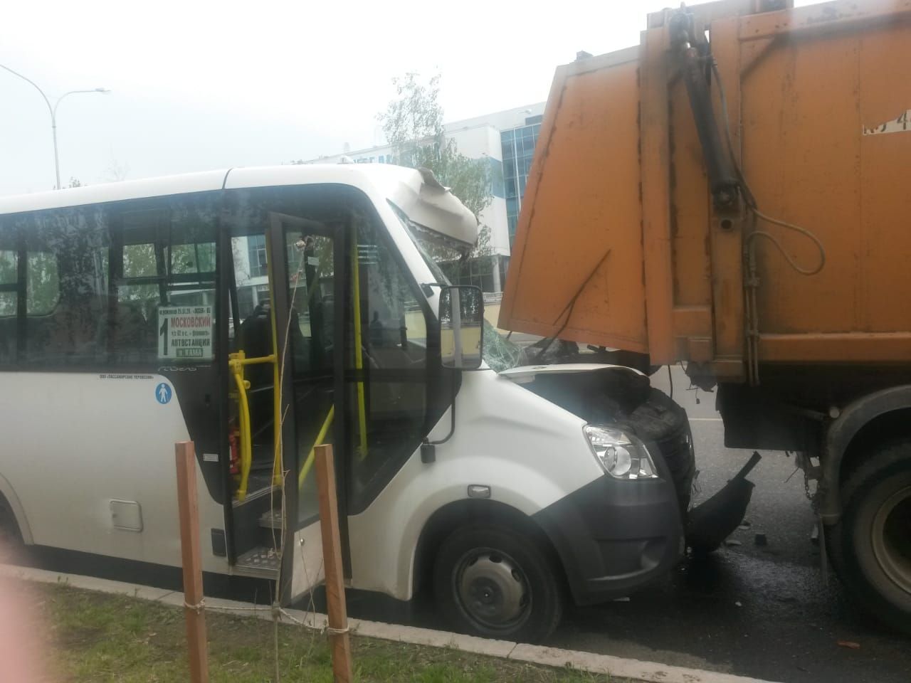 Шесть человек пострадали при столкновении «Газели» с «КАМАЗом» в Челнах (ФОТО)