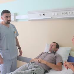 В Татарстане врачи спасли мужчину, которому бык разорвал трахею