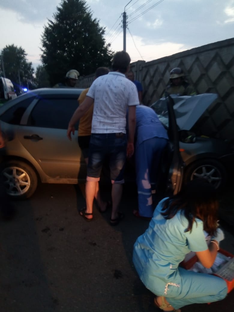 В ДТП в Чистополе у водителя сломались обе ноги (ФОТО)