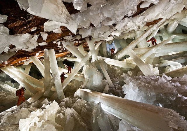 Пещера селенитовых кристаллов