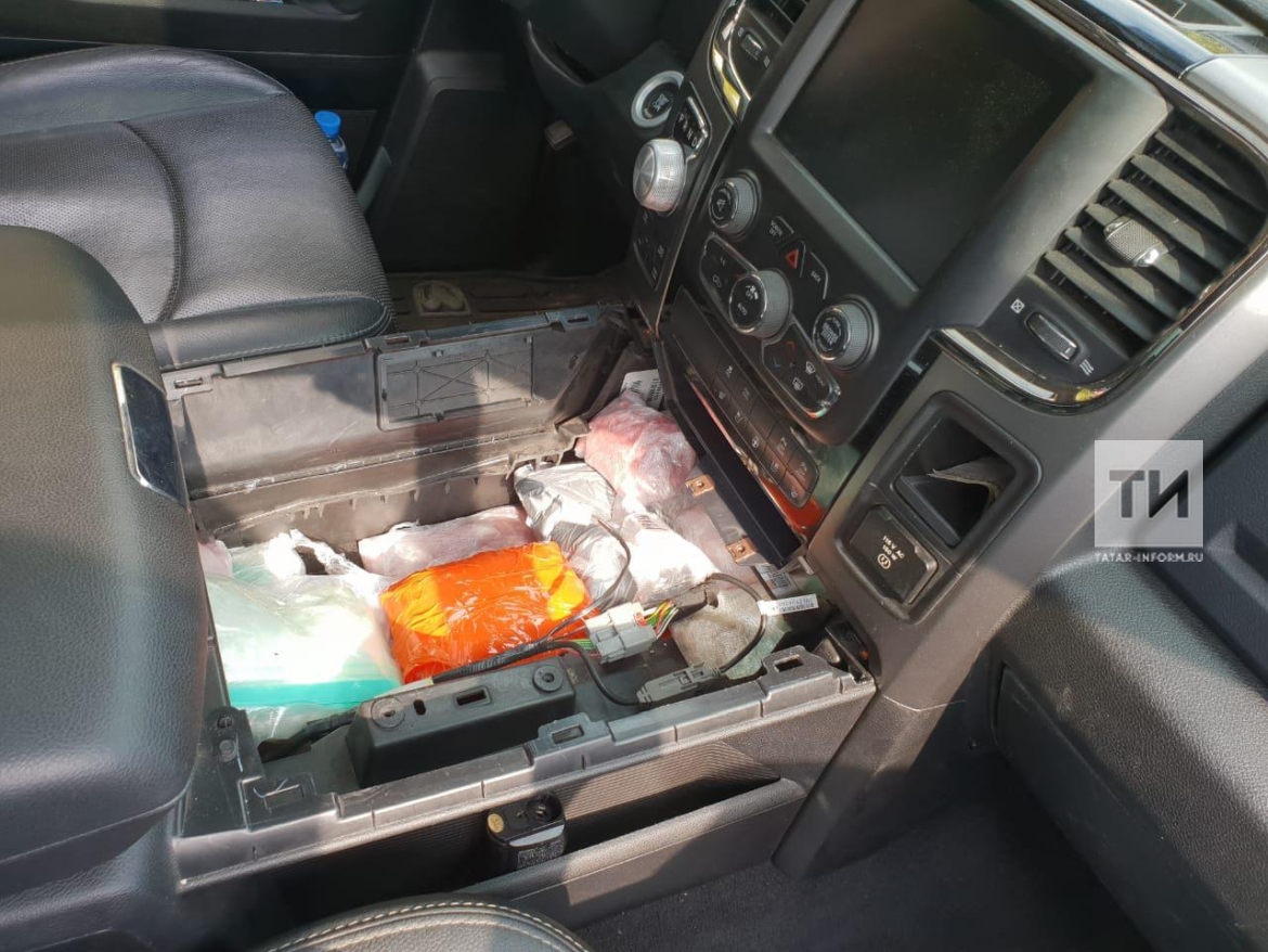 В Казани на переправе в легковом автомобиле обнаружили 120 килограммов наркотиков (ФОТО)