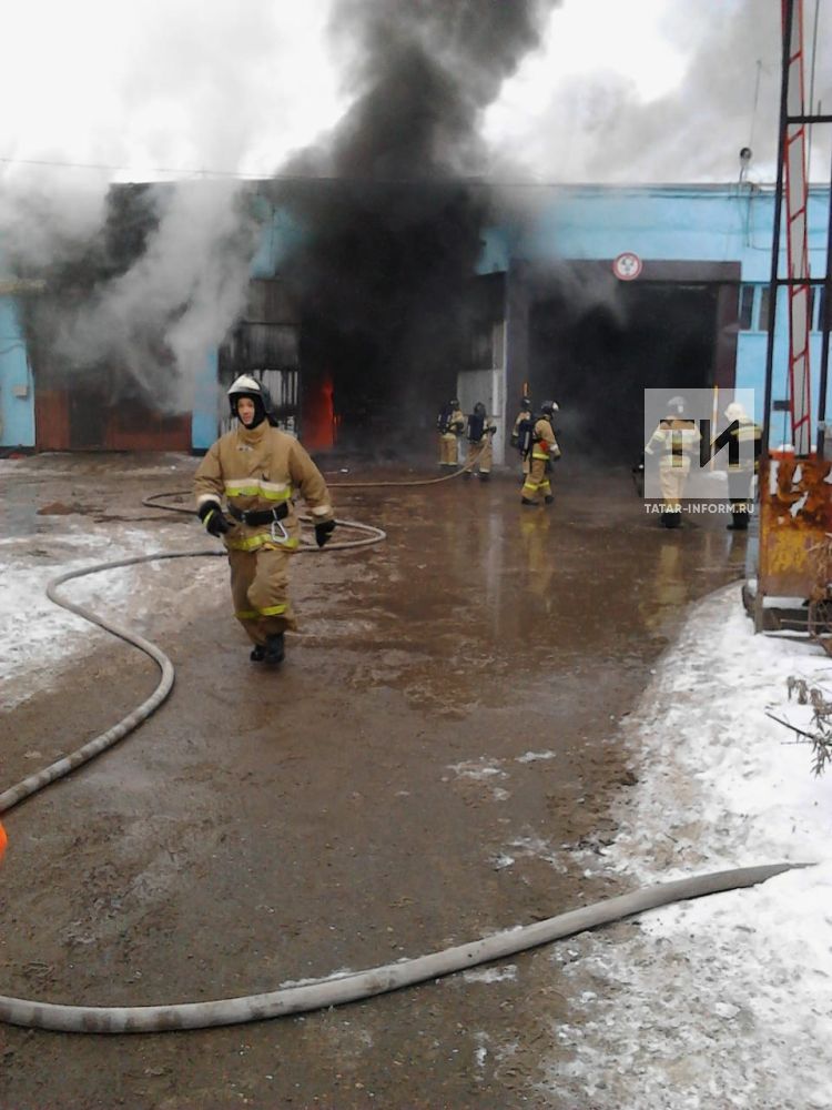 Газомоторное оборудование позволило избежать взрыва при горении автобуса в казанском гараже (ФОТО)