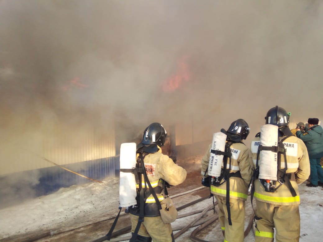 Пожарные нашли тело второго погибшего на пожаре в цехе в Альметьевске (ФОТО)